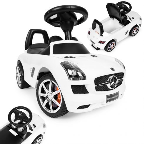 Fehér Mercedes SLS elektromos kocsi